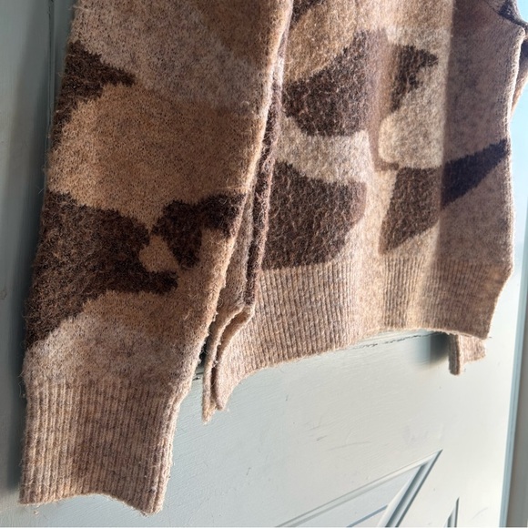 Anthropologie Moth Marjorie Camo Print Comfy Pullover Knit Sweater Neutral M - Picture 6 of 10